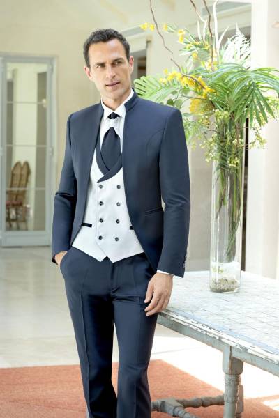 Costume marié bleu et blanc